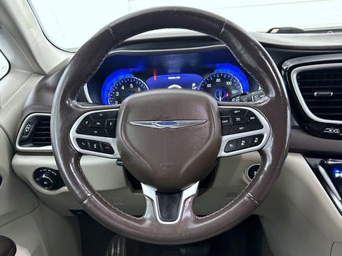 Used 2020 Chrysler Pacifica Touring-L Plus FWD image 11
