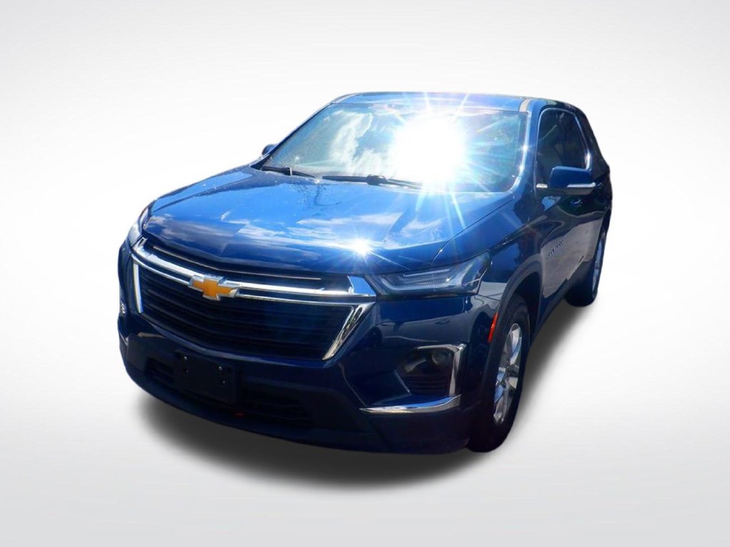 Used 2023 Chevrolet Traverse LS w/ Safety Package FWD image 2