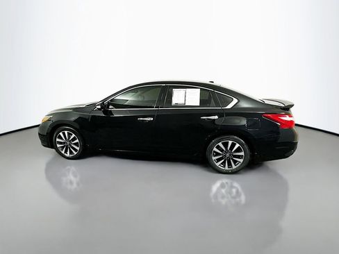 Used 2017 Nissan Altima 2.5 SL w/ 2.5 Technology Package image 4