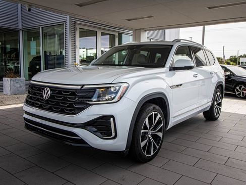 Used 2024 Volkswagen Atlas SEL Premium R-Line AWD/4WD image 10
