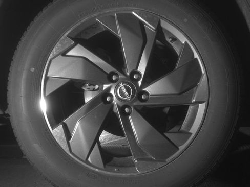 Used 2025 Nissan Rogue SV FWD image 15