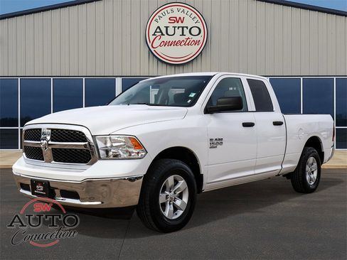 Used 2024 RAM 1500 Classic SLT image 3