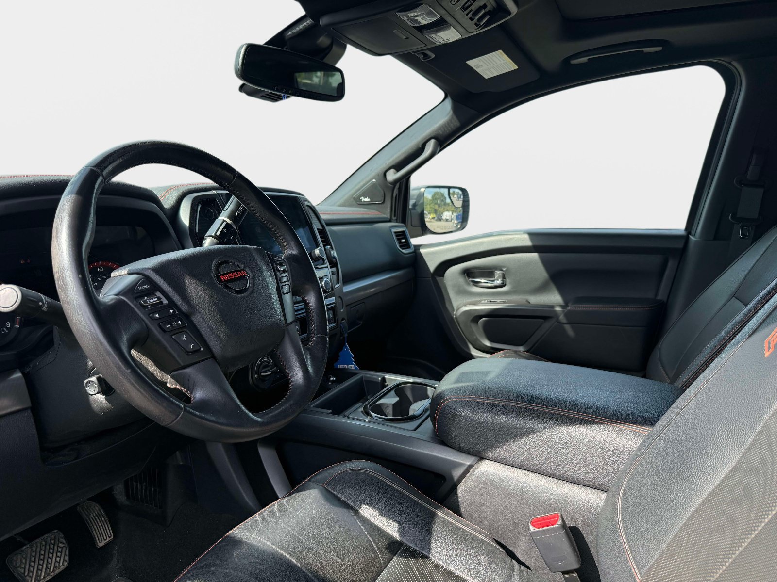 Used 2020 Nissan Titan PRO-4X w/ Pro-4x Convenience Package AWD/4WD image 9