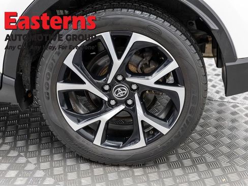 Used 2018 Toyota C-HR XLE FWD image 33