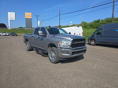 Used 2024 RAM 2500 Tradesman w/ Chrome Appearance Group AWD/4WD image 2
