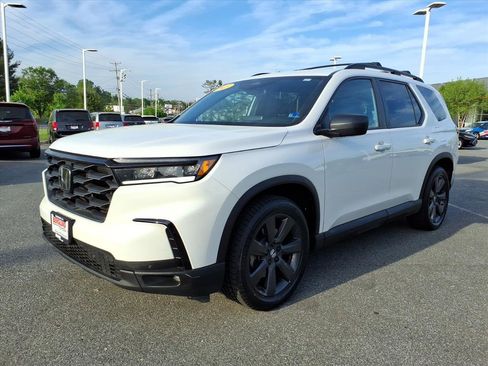Used 2023 Honda Pilot Sport image 14