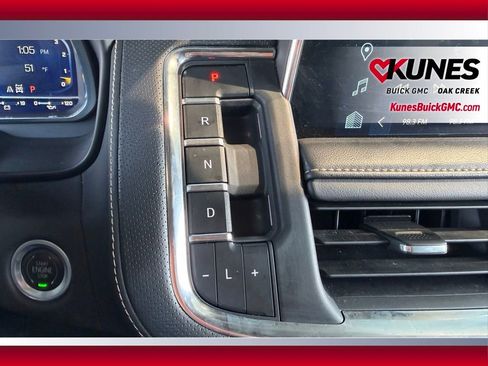 Used 2023 Chevrolet Suburban Premier AWD/4WD image 23