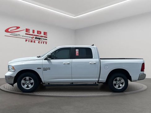 Used 2019 RAM 1500 Classic SLT w/ Luxury Group AWD/4WD image 2