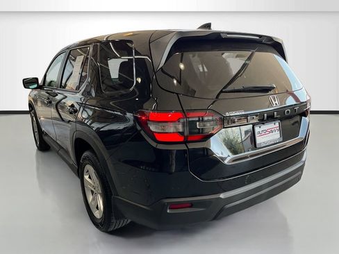 Used 2023 Honda Pilot LX image 5