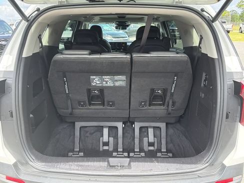 Used 2025 Kia Carnival SX Prestige FWD image 16