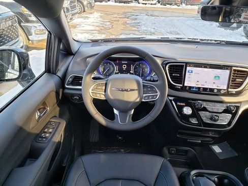 New 2026 Chrysler Voyager LX image 9