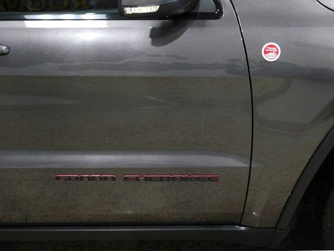 Used 2021 Jeep Grand Cherokee Trailhawk w/ Premium Lighting Group AWD/4WD image 12
