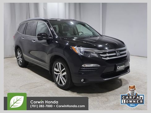 Used 2017 Honda Pilot Touring image 1