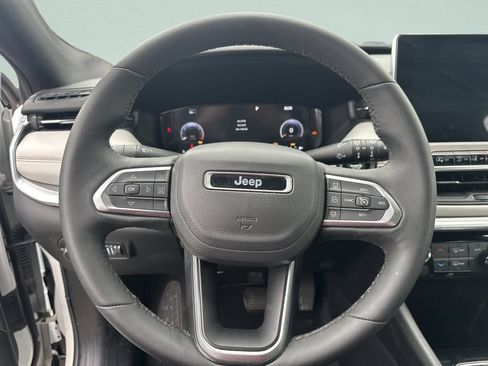 Used 2025 Jeep Compass Limited w/ Elite Group AWD/4WD image 15