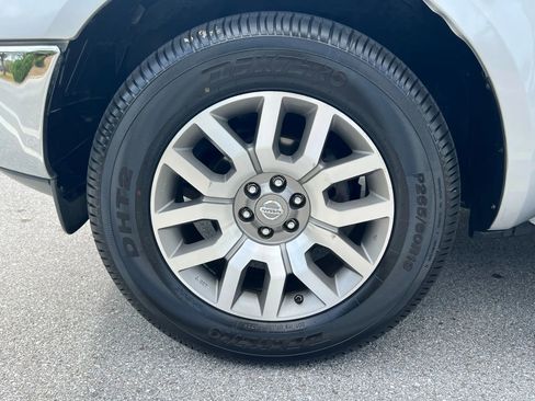 Used 2012 Nissan Frontier SL w/ Moonroof Pkg image 43