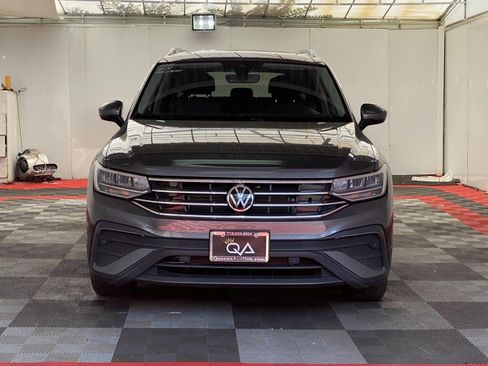 Used 2022 Volkswagen Tiguan SE image 2