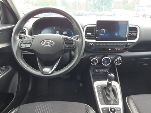 Used 2023 Hyundai Venue Limited FWD image 12