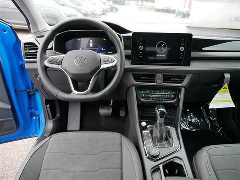 New 2025 Volkswagen Taos SE image 9
