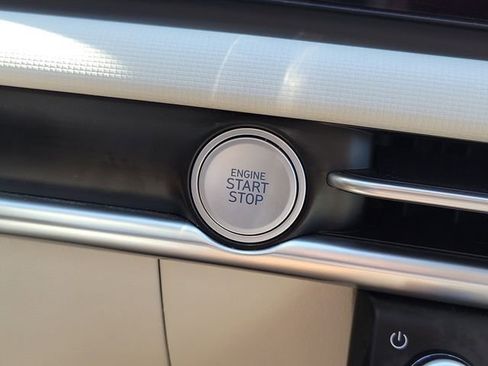 Certified 2025 Hyundai Tucson SE image 8