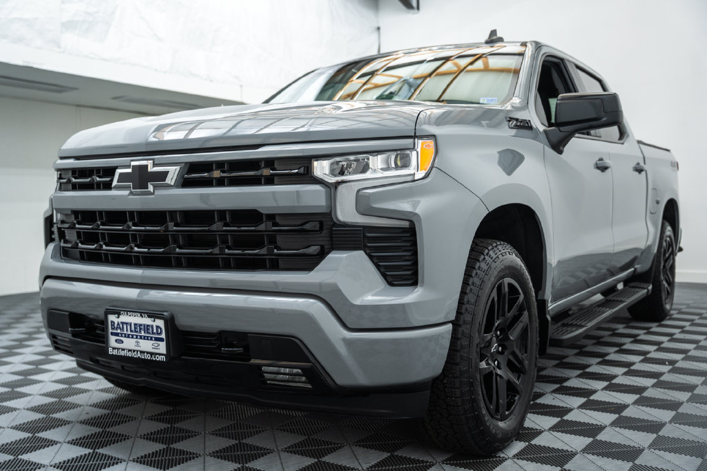 Used 2024 Chevrolet Silverado 1500 RST w/ Z71 Off-Road Package AWD/4WD image 3