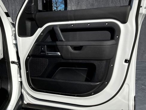 Used 2025 Land Rover Defender 110 S image 28