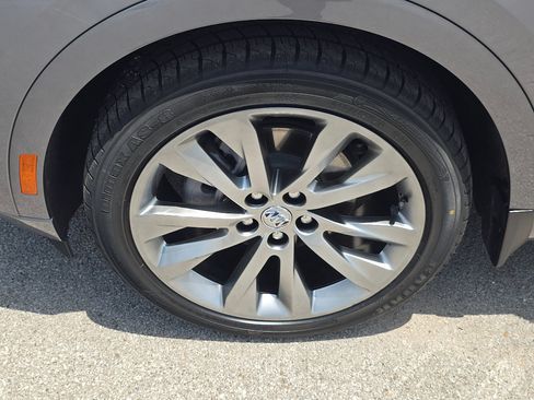 Used 2022 Buick Envision Avenir w/ Technology Package II FWD image 10