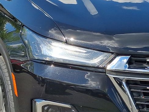 Used 2023 Chevrolet Traverse LT image 9