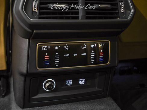 Used 2021 Lamborghini Urus AWD/4WD image 27