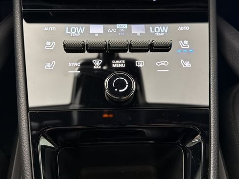 Certified 2026 Porsche Cayenne AWD/4WD image 19