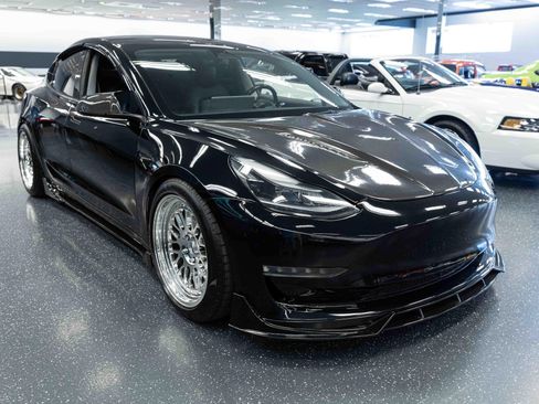 Used 2023 Tesla Model 3 Standard Range RWD image 3