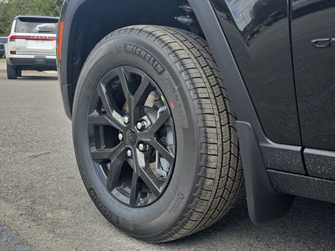 New 2026 Jeep Grand Cherokee Altitude AWD/4WD image 11