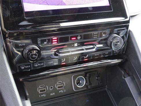 Used 2025 Jeep Grand Cherokee L Altitude image 32