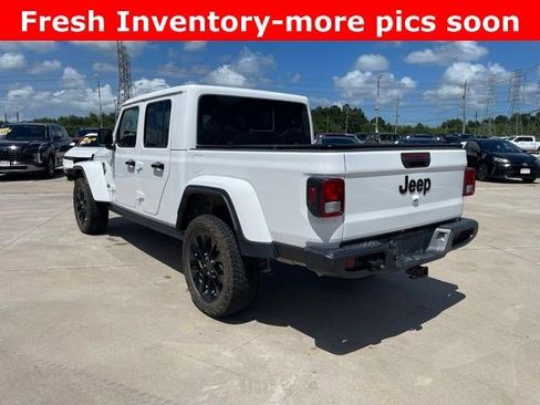 Used 2024 Jeep Gladiator Sport AWD/4WD image 5
