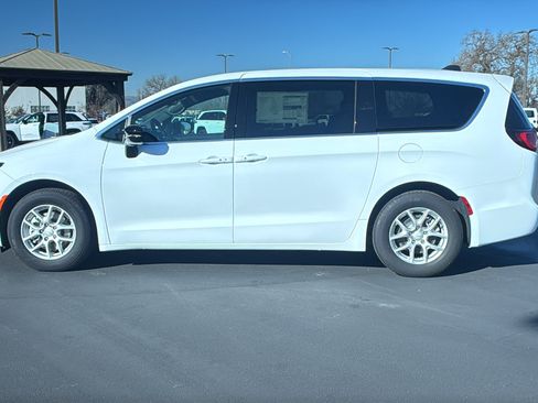 New 2026 Chrysler Voyager LX image 6