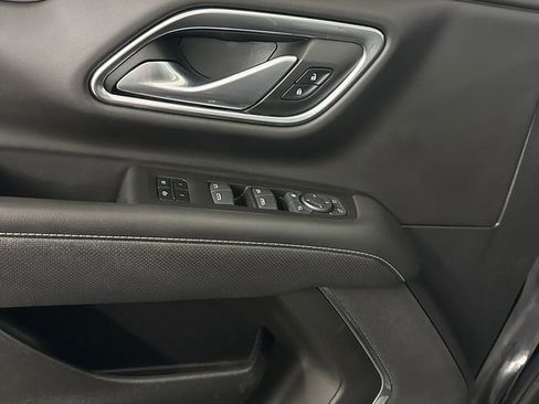 Used 2022 GMC Yukon SLT w/ SLT Premium Package AWD/4WD image 9