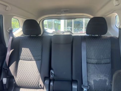 Used 2018 Nissan Rogue SV AWD/4WD image 13