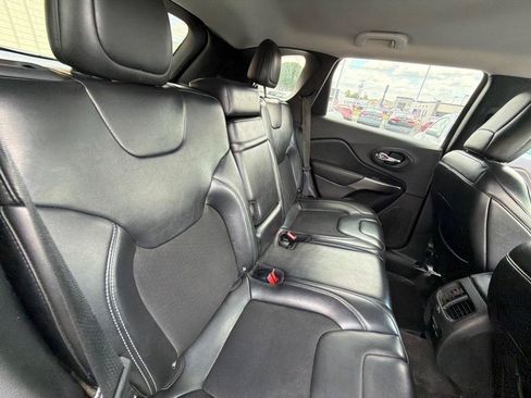 Used 2019 Jeep Cherokee Latitude Plus FWD image 15