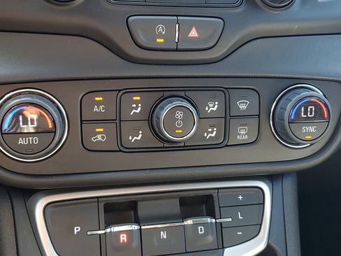 Used 2023 GMC Terrain SLT image 29