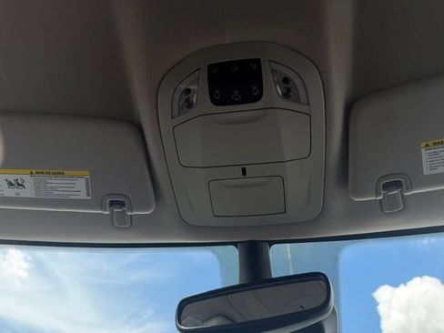 Used 2024 Chrysler Pacifica Touring-L FWD image 19