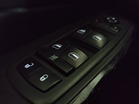 Used 2021 Jeep Cherokee Latitude Plus FWD image 27