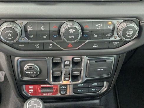 New 2026 Jeep Gladiator Rubicon w/ Steel Power Dome Hood Package AWD/4WD image 19