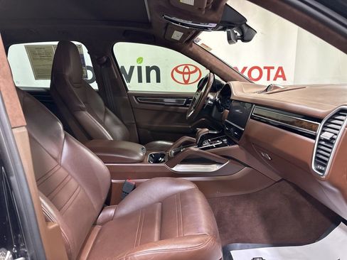 Used 2019 Porsche Cayenne Turbo image 11