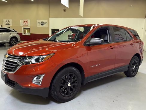 Used 2020 Chevrolet Equinox LS w/ LS Convenience Package image 4