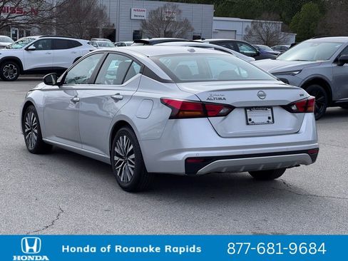Used 2024 Nissan Altima 2.5 SV image 9