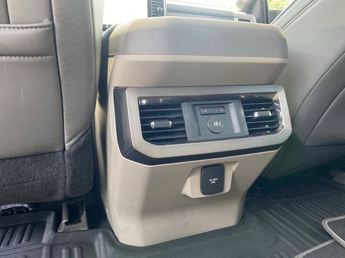 Used 2025 Ford F250 Platinum w/ Platinum Plus Package AWD/4WD image 39