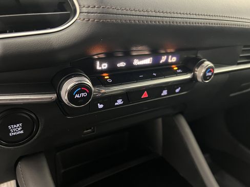 Used 2019 MAZDA MAZDA3 Hatchback w/ Premium Package image 28