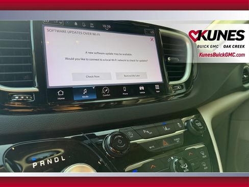 Used 2023 Chrysler Pacifica Touring-L FWD image 25