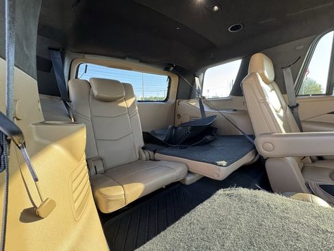Used 2018 Cadillac Escalade Platinum image 18