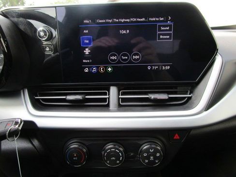 Used 2025 Chevrolet Trax LS image 15