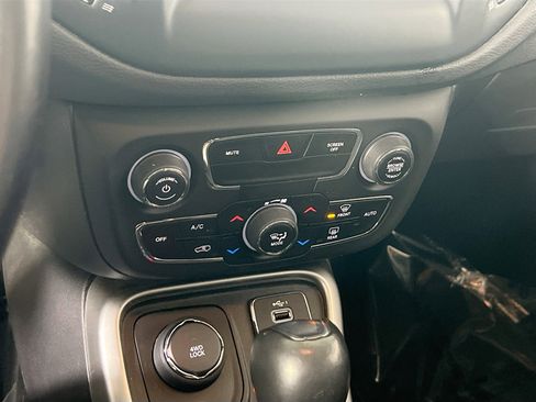Used 2020 Jeep Compass Latitude w/ Popular Equipment Group AWD/4WD image 15